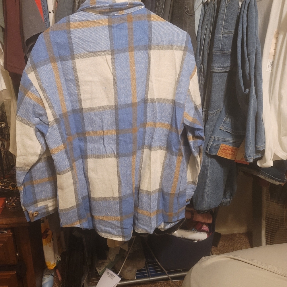 Shacket size Medium - Picture 2 of 2